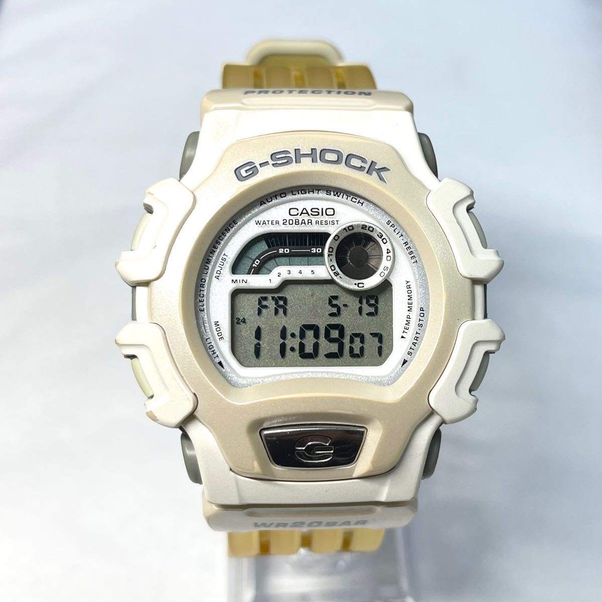 稼働 カシオG-SHOCK メンズ Gショック 通しバンド トリプルクラウン サーフィン限定モデル ホワイト