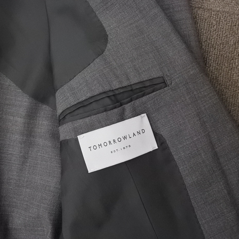 現行タグ トゥモローランド×REGGIANI 2ボタンダークグレースーツ 現行タグ トゥモローランド×REGGIANI 2ボタンダークグレースーツ