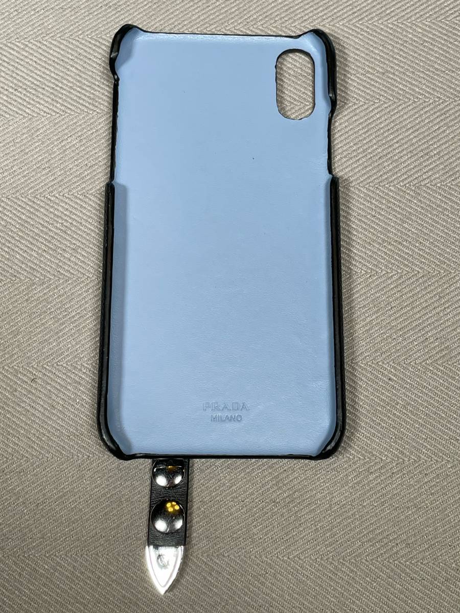 新品 未使用 PRADA iPhone X XS スマホ ケース iPhoneケース プラダ ロゴ 46 サフィアーノ ブラック 黒 スタッズ ベルト 本革_画像4