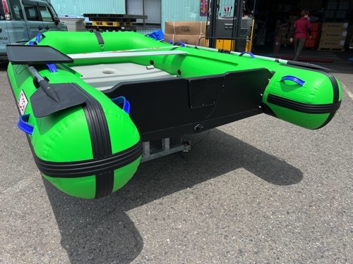 超ワイドなオリジナルな船体、長さは280cm、タフボディー採用 超ワイドなオリジナルな船体、長さは280cm、タフボディー採用