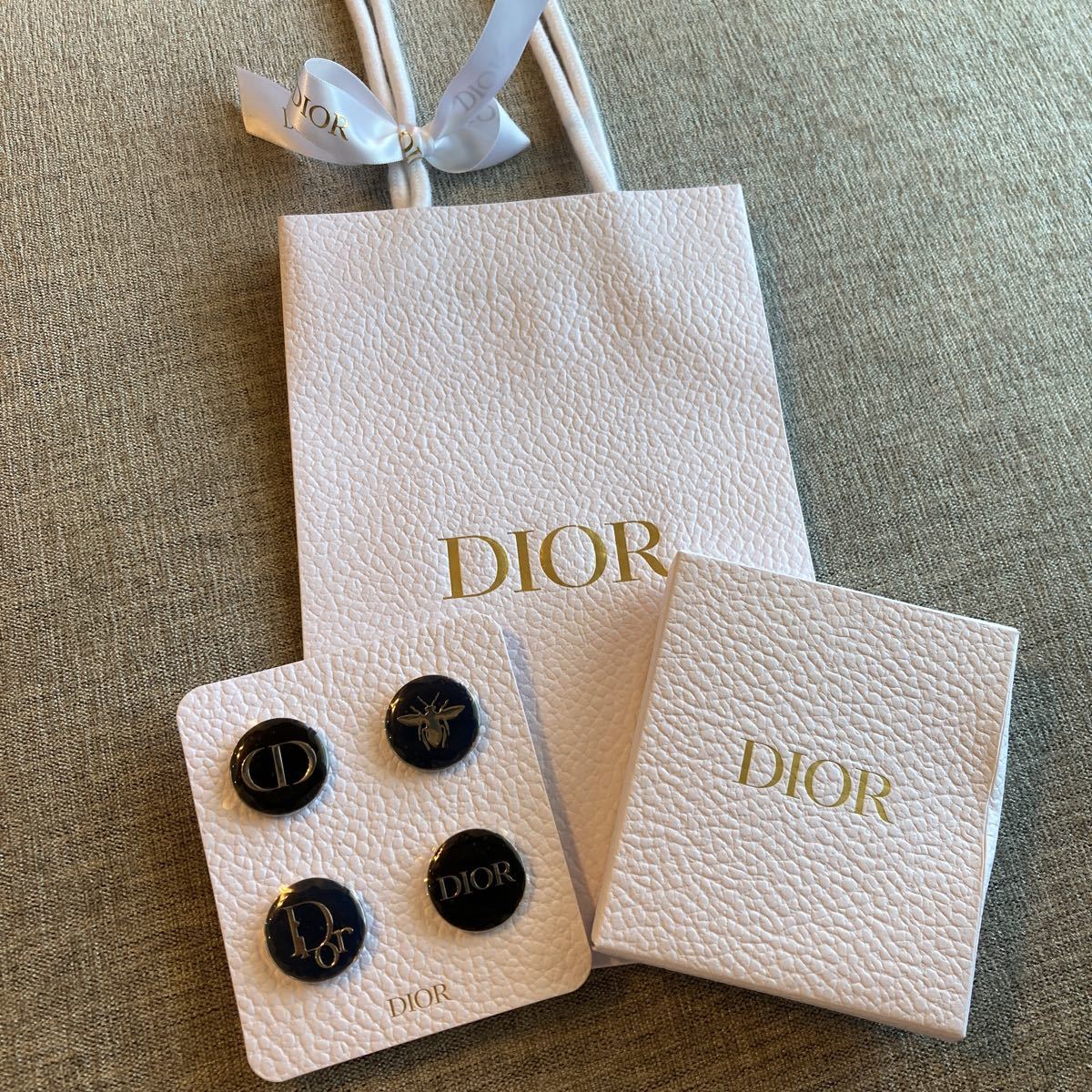 宅配 DIOR ピンバッジ 限定ノベルティ非売品2個セット zlote-arkady.pl