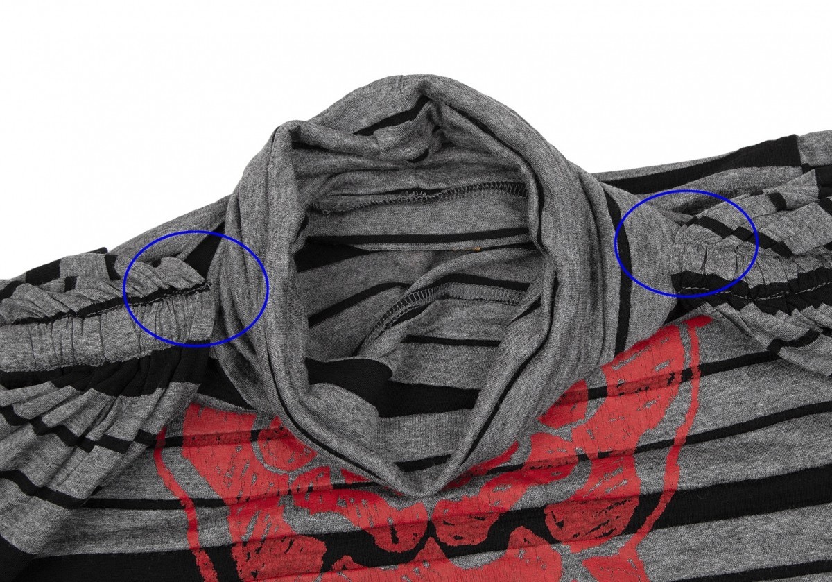 ヴィヴィアンウエストウッド アングロマニア ギャザースリーブプリントタートルネックボーダーカットソー グレー赤黒S_首元縫い目両サイドにダメージがあります。