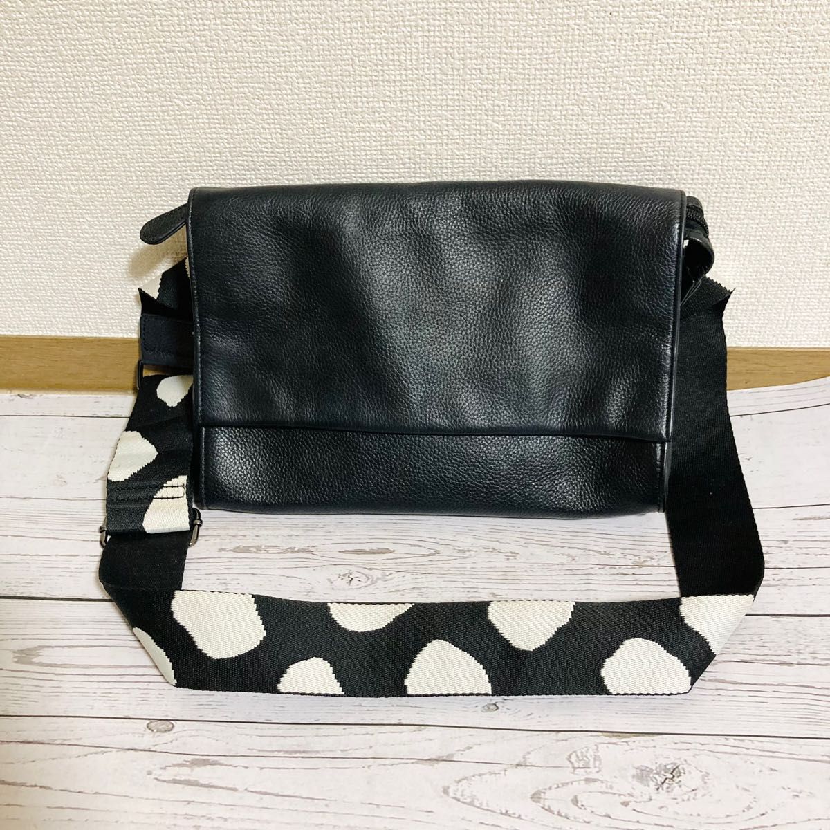 ear PAPILLONNER ダルメシアン柄テープ レザー ショルダーバッグ