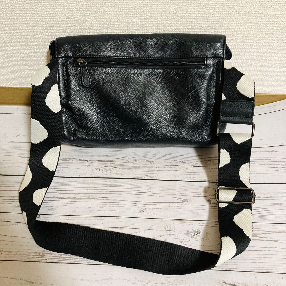 ear PAPILLONNER ダルメシアン柄テープ レザー ショルダーバッグ ear PAPILLONNER ダルメシアン柄テープ レザー ショルダーバッグ