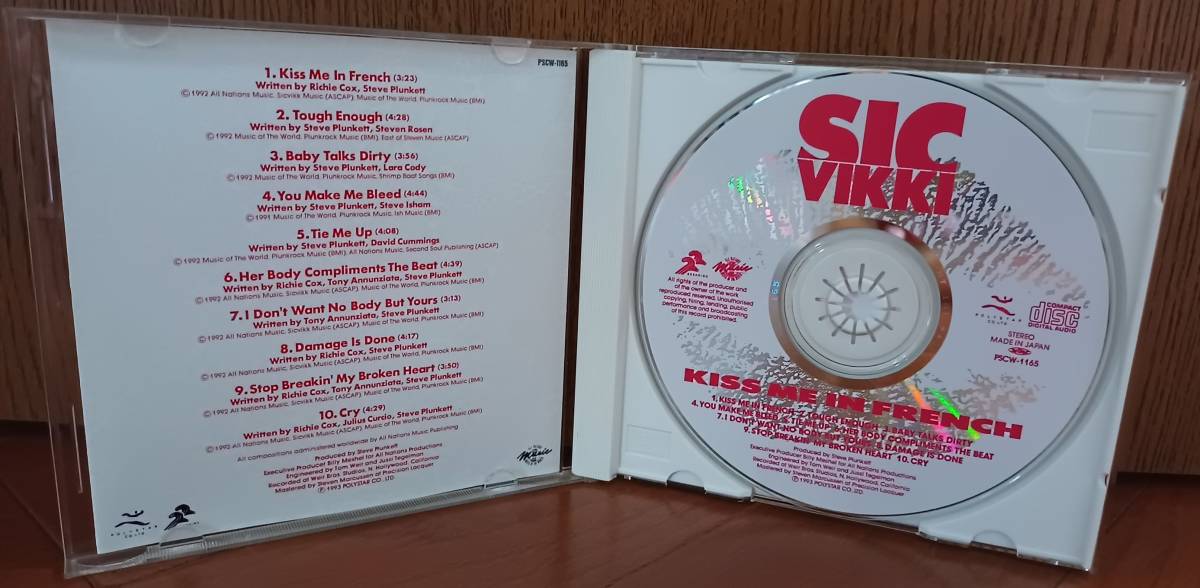 SIC VIKKI (シック・ヴィッキ）/ KISS ME IN FRENCH （日本盤中古）_画像2