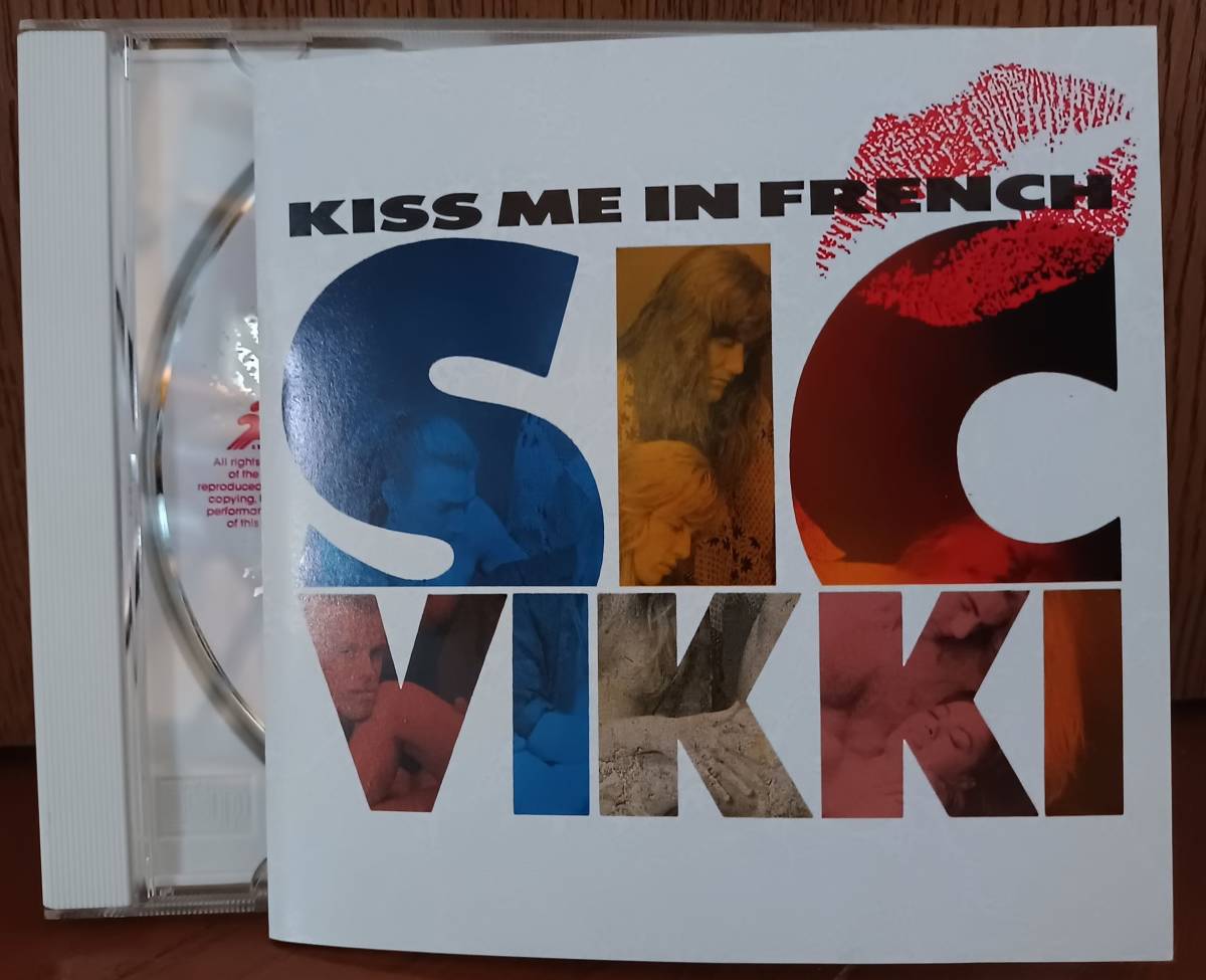 SIC VIKKI (シック・ヴィッキ）/ KISS ME IN FRENCH （日本盤中古）_画像1