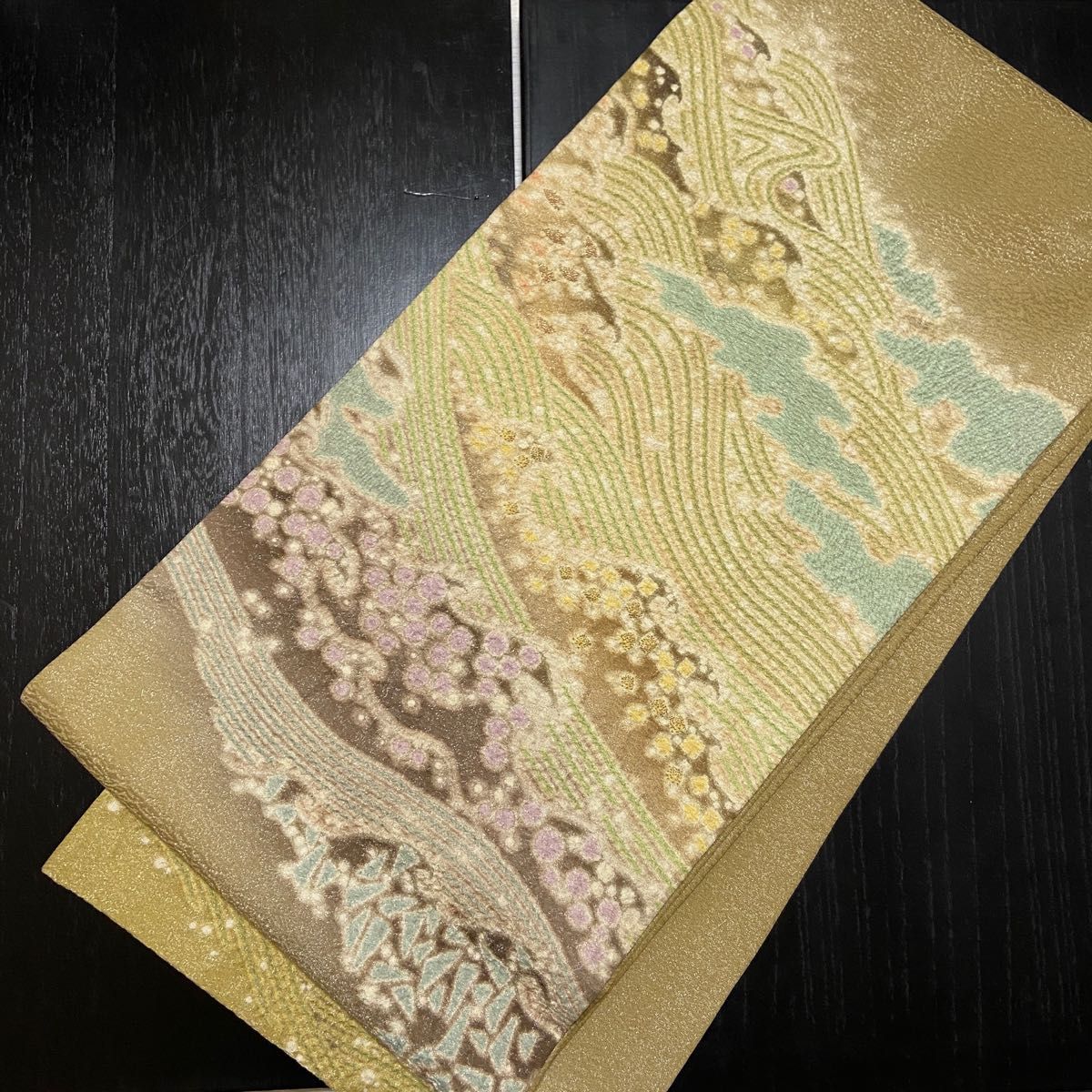 逸品 【滝泰 森志湖作 おぼろ染 襲絞り 絞り 相良刺繍 銀通し】 袋帯