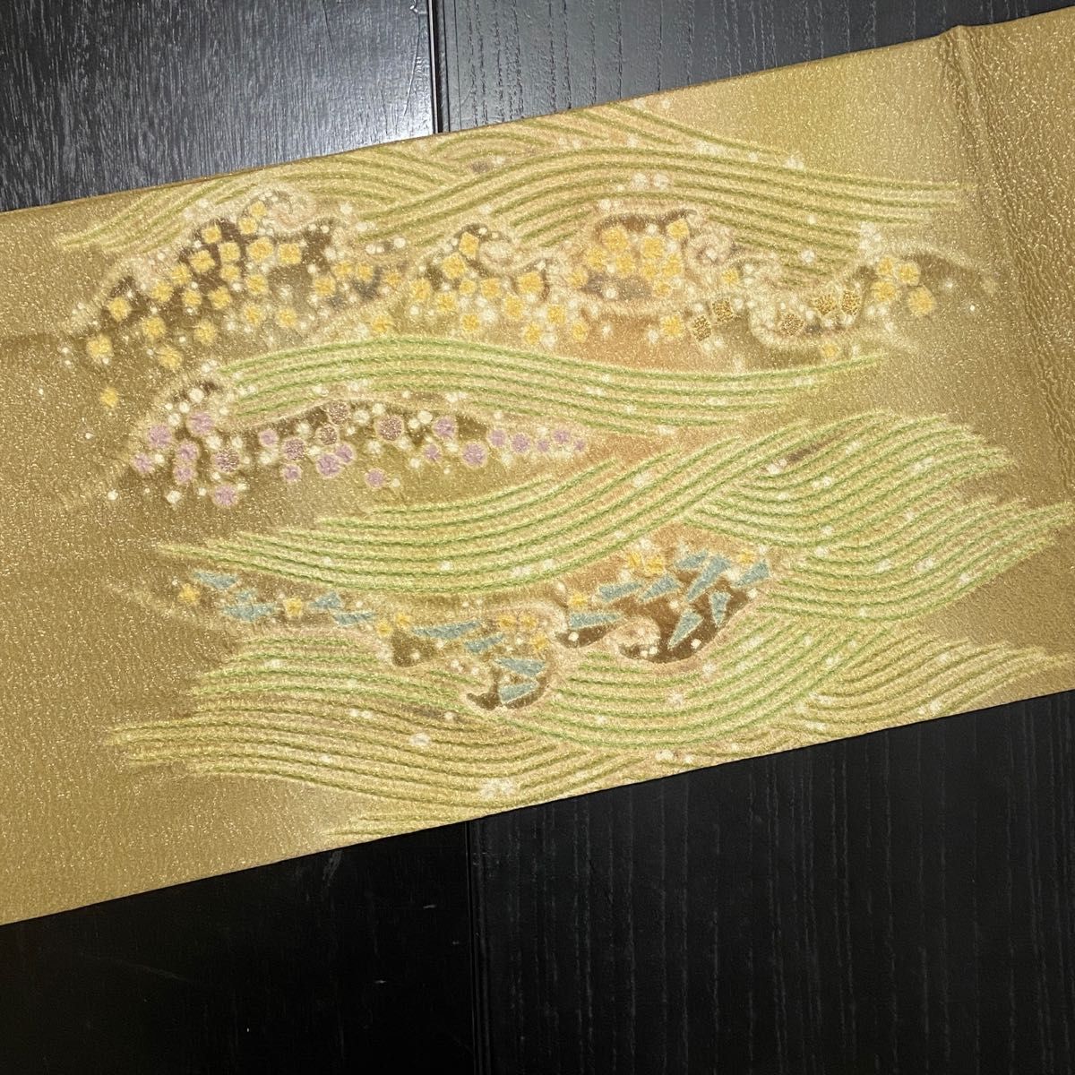 逸品 【滝泰 森志湖作 おぼろ染 襲絞り 絞り 相良刺繍 銀通し】 袋帯