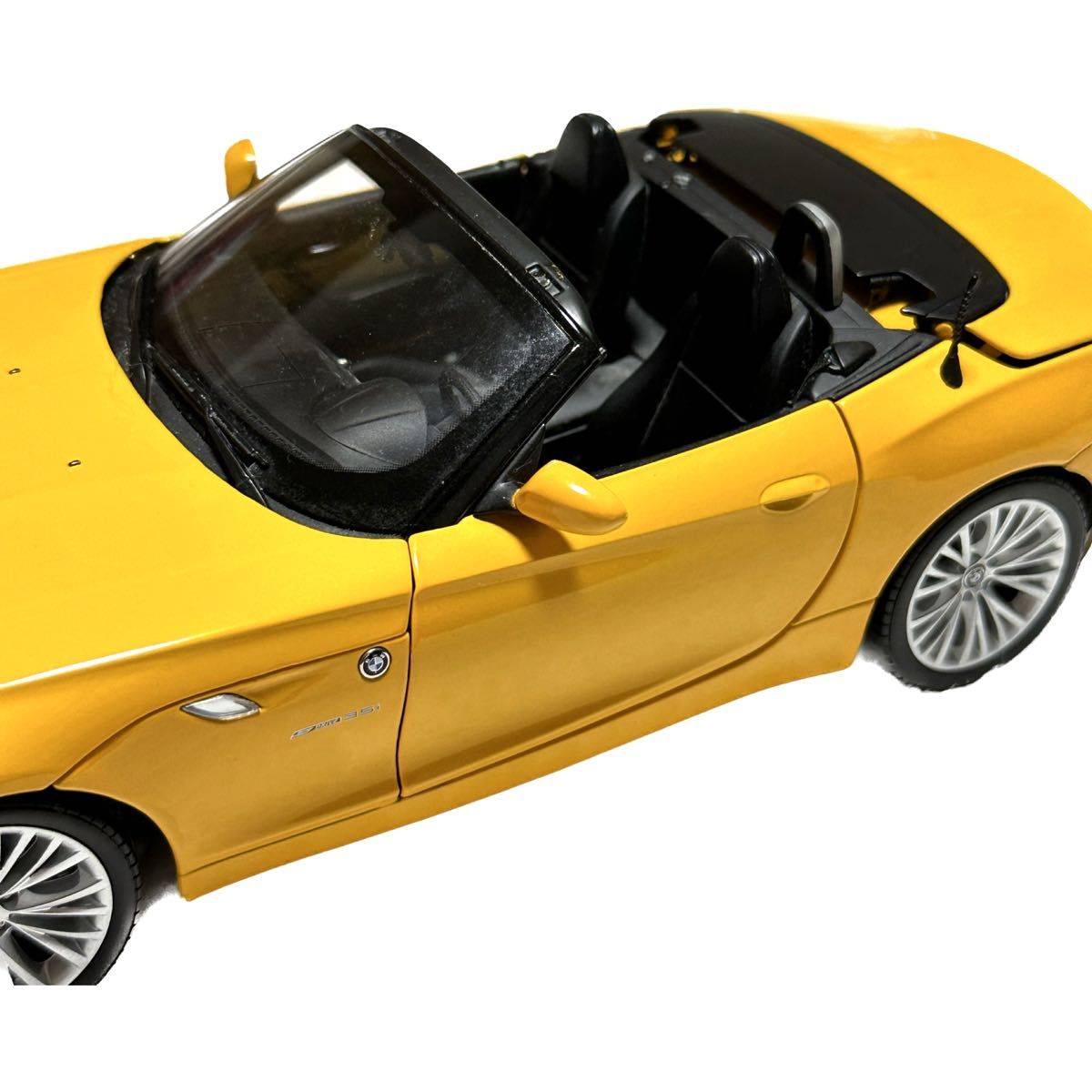 【完売品】 KYOSHO 1/18 BMW Z4 sDrive35i E89 ミニカー 外車 海外メーカー 黄色 イエロー