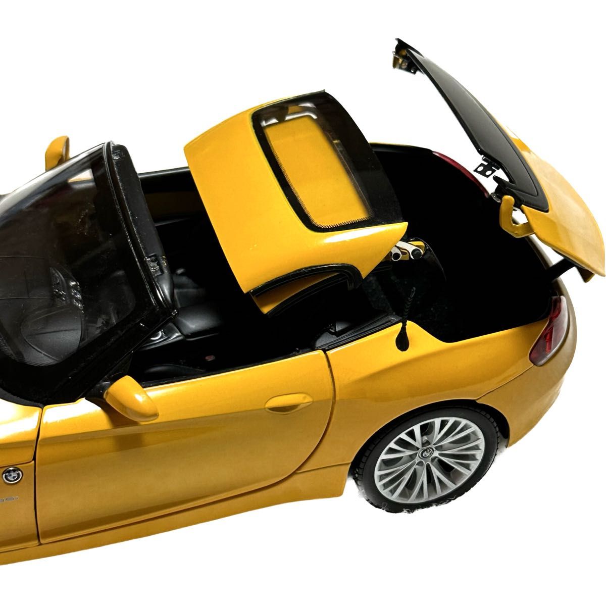 【完売品】 KYOSHO 1/18 BMW Z4 sDrive35i E89 ミニカー 外車 海外メーカー 黄色 イエロー