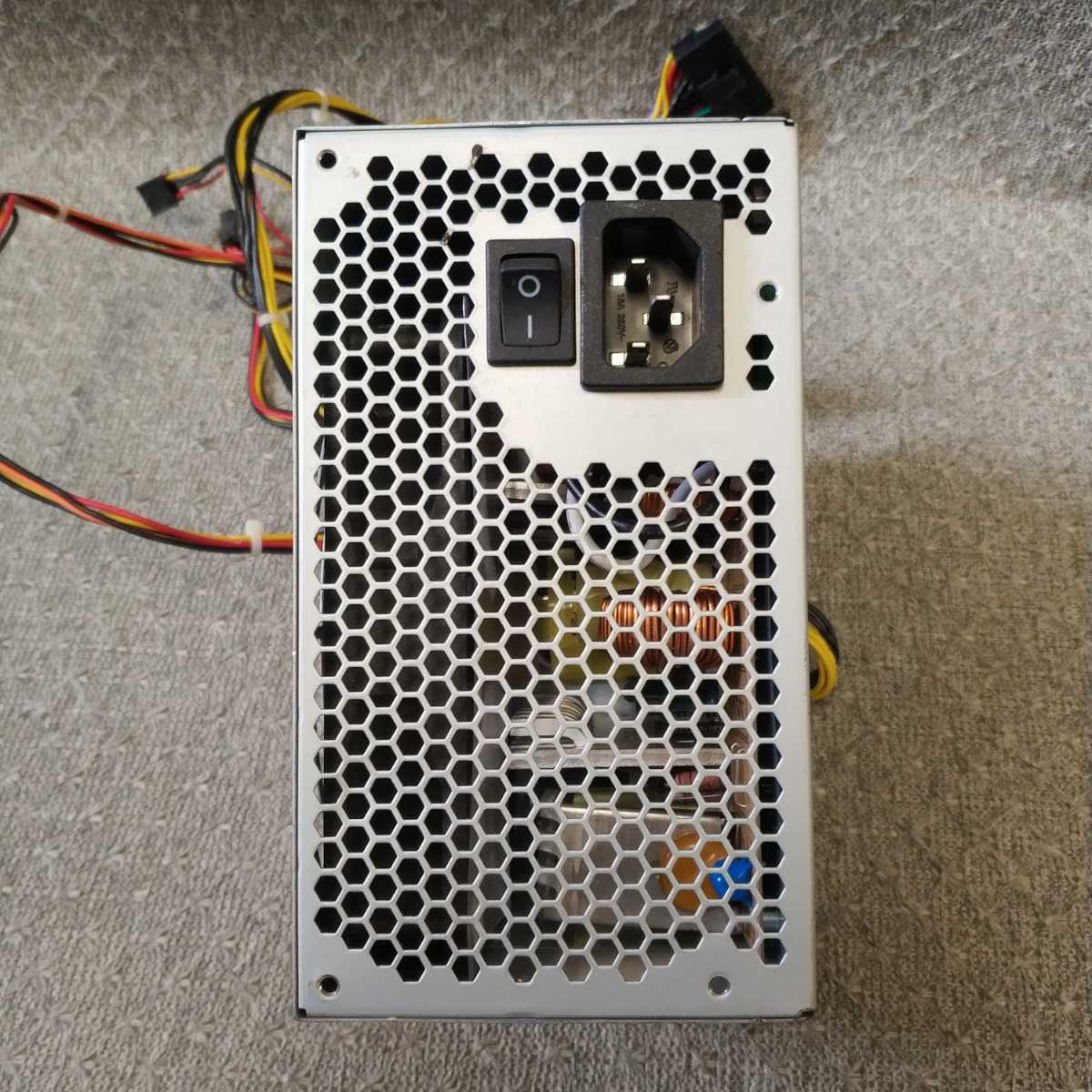 岐阜 即日発 速達 送料無料 玄人志向 KRPW-L5-600W/80+ 600W 岐阜 即日発 速達 送料無料 玄人志向 KRPW-L5-600W/80+ 600W