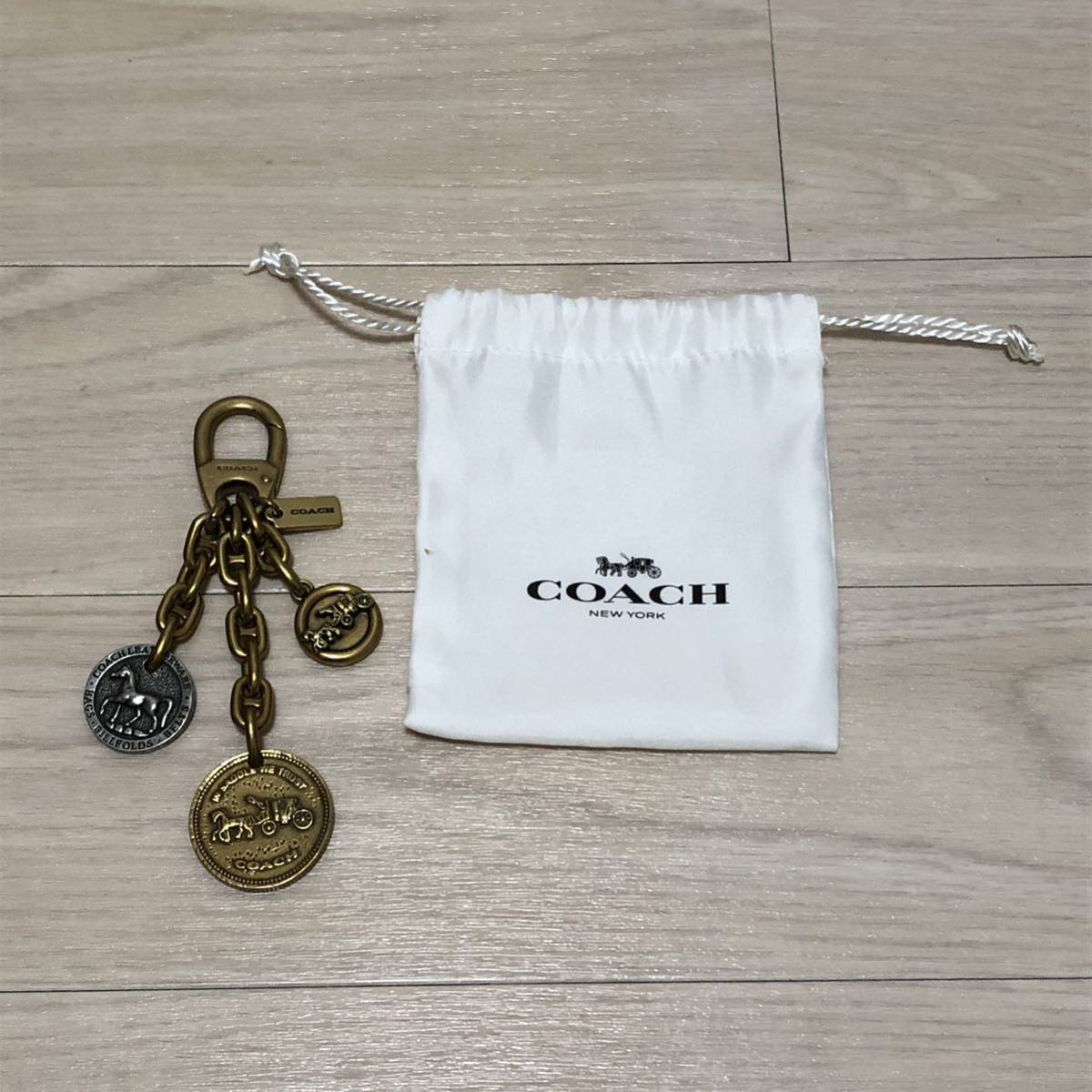 COACH コイン メタル チャーム キーホルダー キーチェーン 金 馬車 レアの画像10