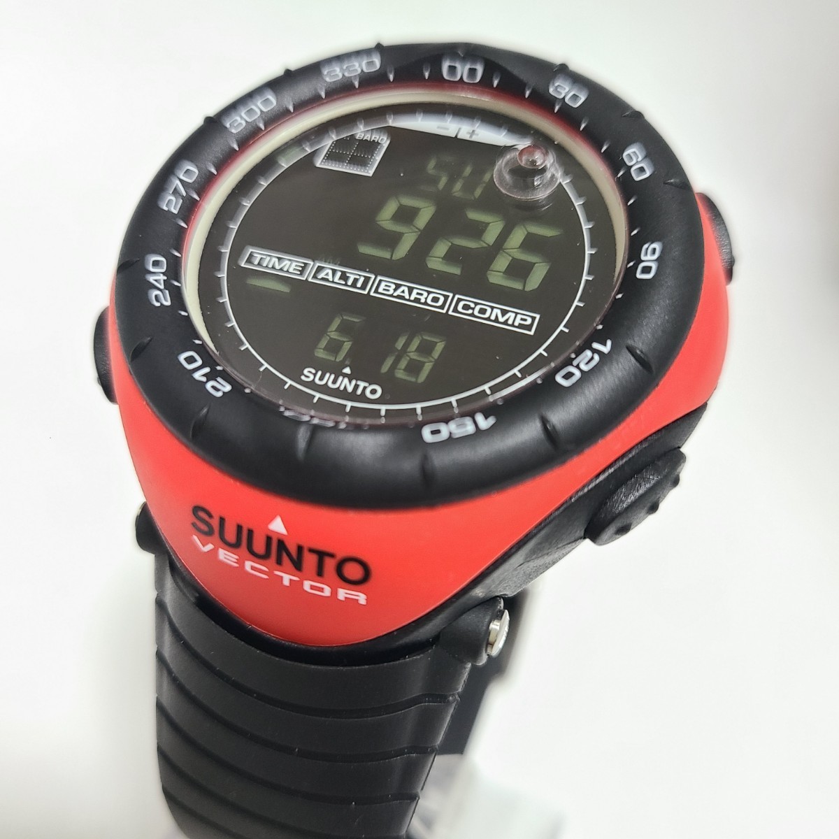 未使用品 稼働品 SUUNTO VECTOR スントベクター ヴェクター 腕周りフリー 気圧計 アウトドア 腕時計 送料無料