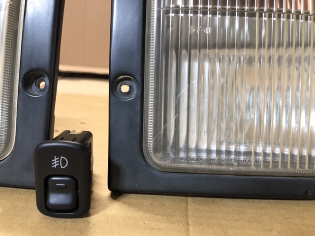  противотуманные фары левый правый переключатель комплект Terios J100G Daihatsu оригинальный KOITO 114-51551 передний бампер внутри левый правый лампа 