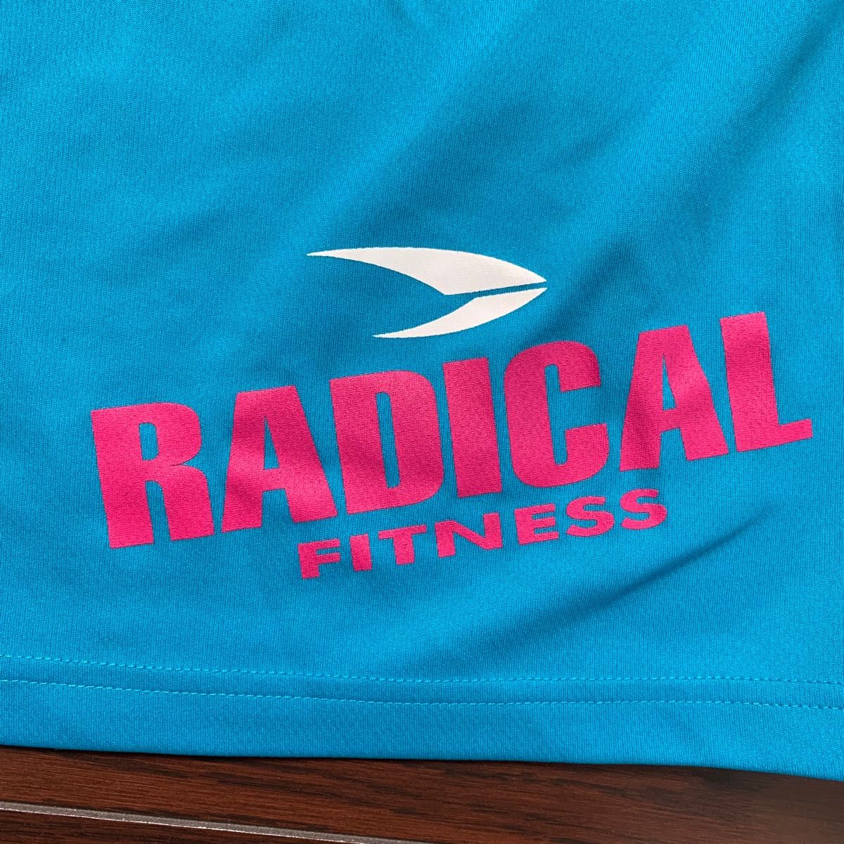 着用浅【超美品】《ラディカルフィットネス 》10th アニバーサリー トップス　radical fitness ブルー　メッシュ