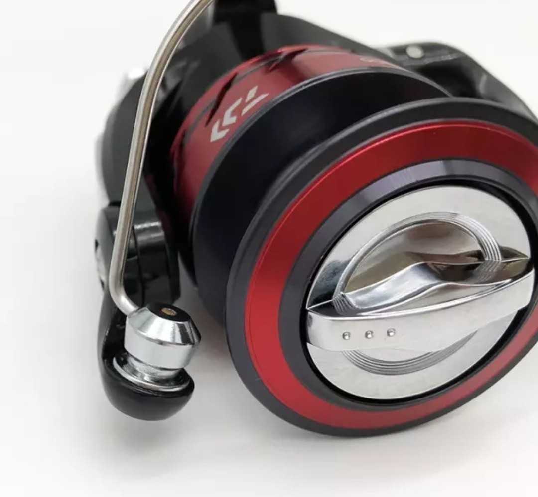 4000番DAIWA ダイワ リール スピニングリール 海外モデル 日本未発売 左右ハンドル 巻きやすい 新品 世界中で大人気 国内発送 カラーレッド_画像4