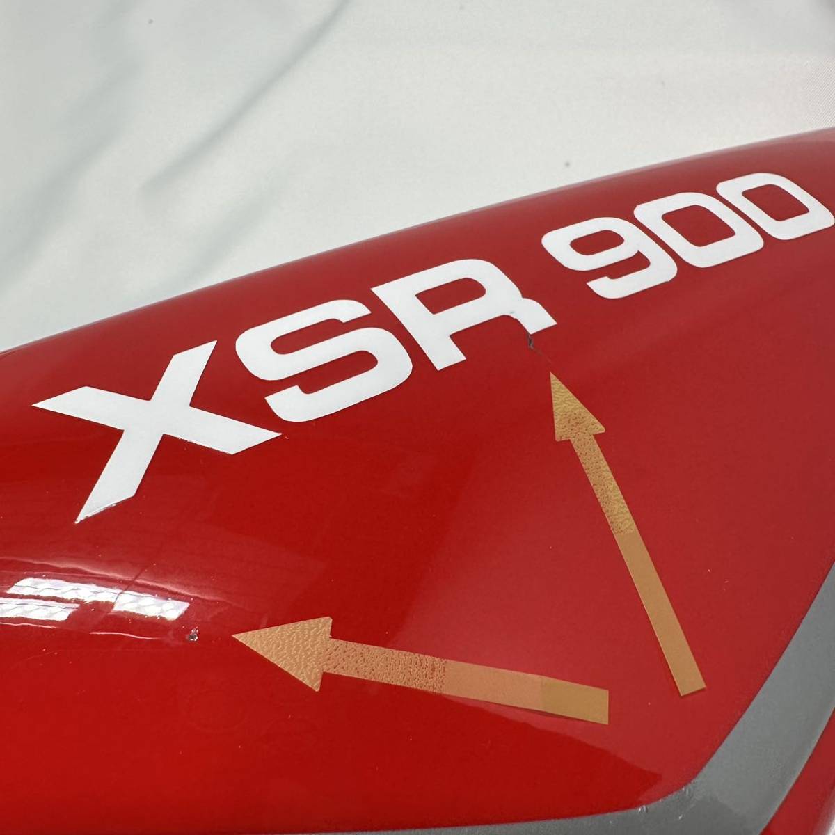 ○YAMAHA○ヤマハ○XSR900○サイドカバー○レッド ○訳あり小傷有り