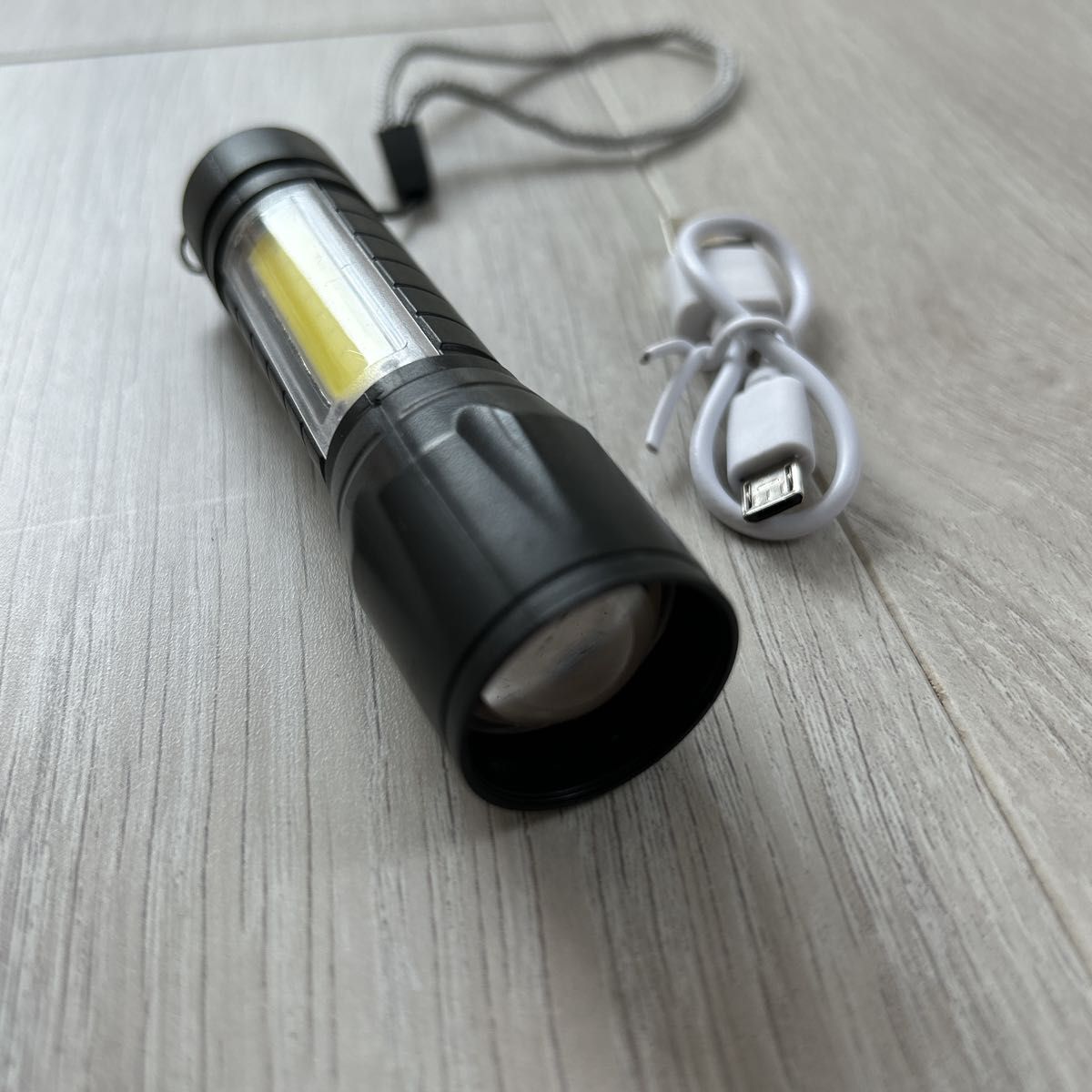 メイルオーダー USB充電式 防水LED懐中電灯 超強力高輝度LED