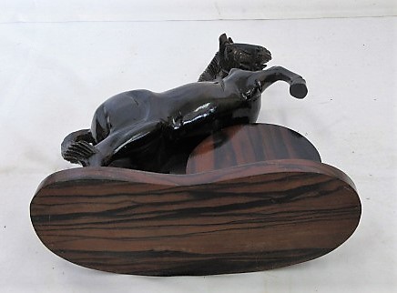 天然木・縞黒檀無垢材製彫刻・跳ね馬の置物 インドネシア・バリ島のお土産品 尺6寸 床置物 バリ島製 57番