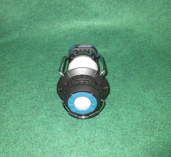マキタ MR054 14.4V/18V対応 充電式ランタン付ラジオ バッテリ・充電器別売 青 聴く照らすを1台にひとまとめ 新品_画像3