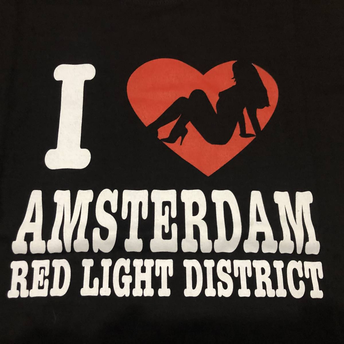 新品・即決・クリックポスト発送・アムステルダムで購入した’I LOVE AMSTERDAM RED LIGHT DISTRICT’の'飾り窓'モチーフのＴシャツ・黒・S_画像2
