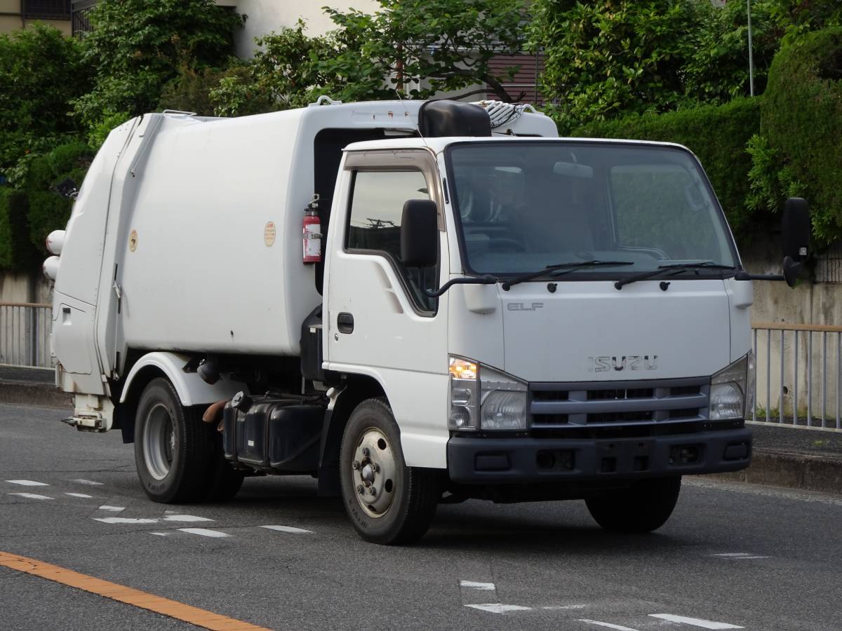 3つの約束☆絶対に安い☆程度の良いトラック☆スピーディー納車☆H20☆3ペダル6速☆塵芥車☆プレス式☆最大積載量2000キロ☆予備検査付_画像2