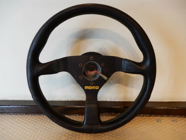 現状品当時物momo ステアリングTYP V35 KBA 70068 4-92 直径34.5 現状品当時物momo ステアリングTYP V35 KBA 70068 4-92 直径34.5