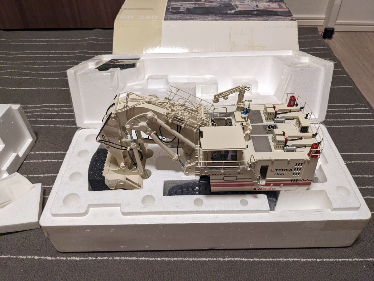 breni model製 TEREX O&K RH バックホー ショベルカー 開封