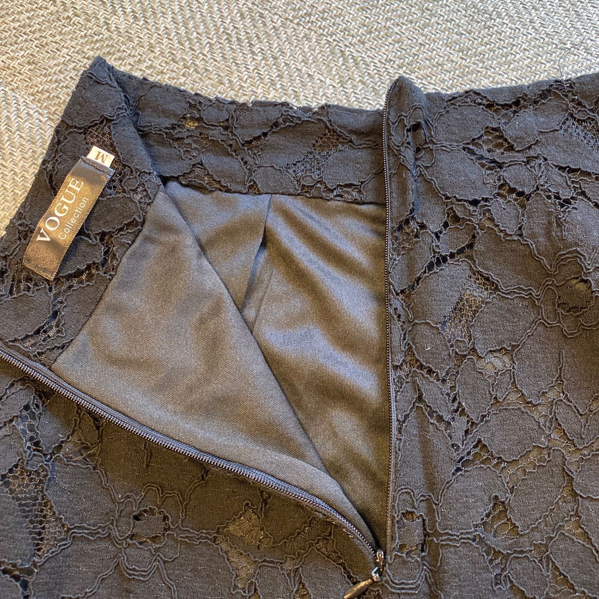 レースタイトスカート　ブラック　S Ｍサイズ　VOGUE Collection  