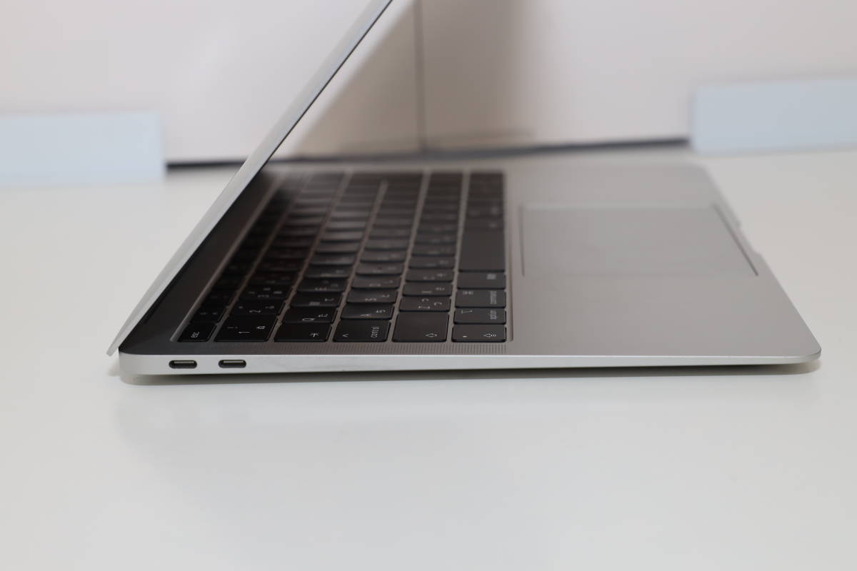 美品 MacBook Air 13インチ 2019 macOS Ventura 爆速Corei5 1.6GHz 大容量超高速RAM8GB SSD128GB 超高解像度 Touch ID内蔵 充放電回数166_画像3
