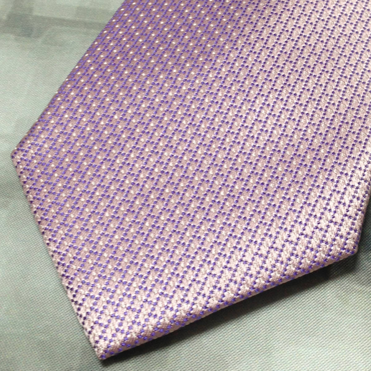 エンリココベリ ENRICO COVERI 美品 微光沢 ネクタイ イタリア製 シルク100% パターン柄 ピンク系 V-008055 ゆうパケット_画像3