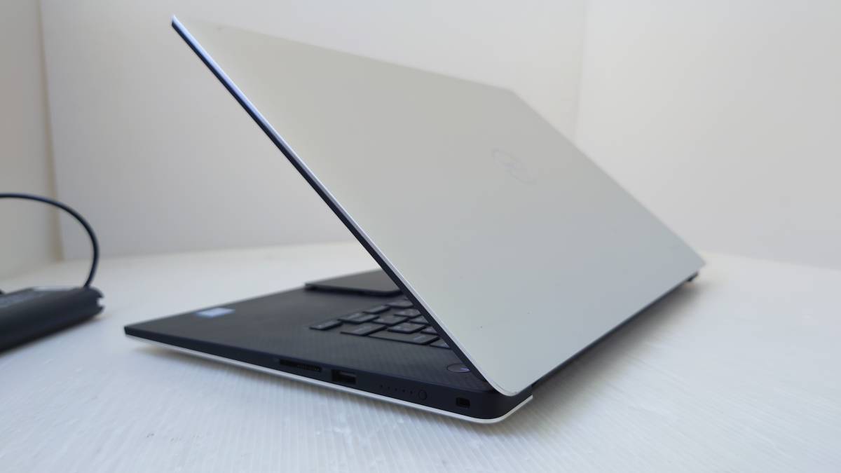 DELL Precision 5530 モバイルワークステーション Xeon E-2176M 6コア