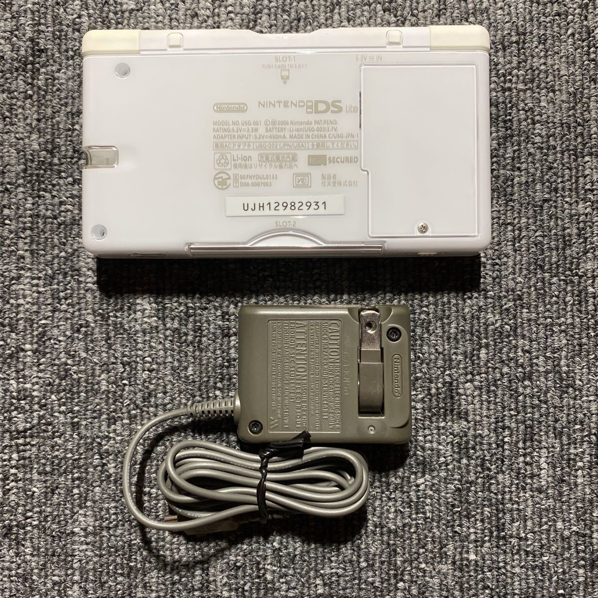 DS ニンテンドーDS Lite クリスタルホワイト 充電器付き DS ニンテンドーDS Lite クリスタルホワイト 充電器付き