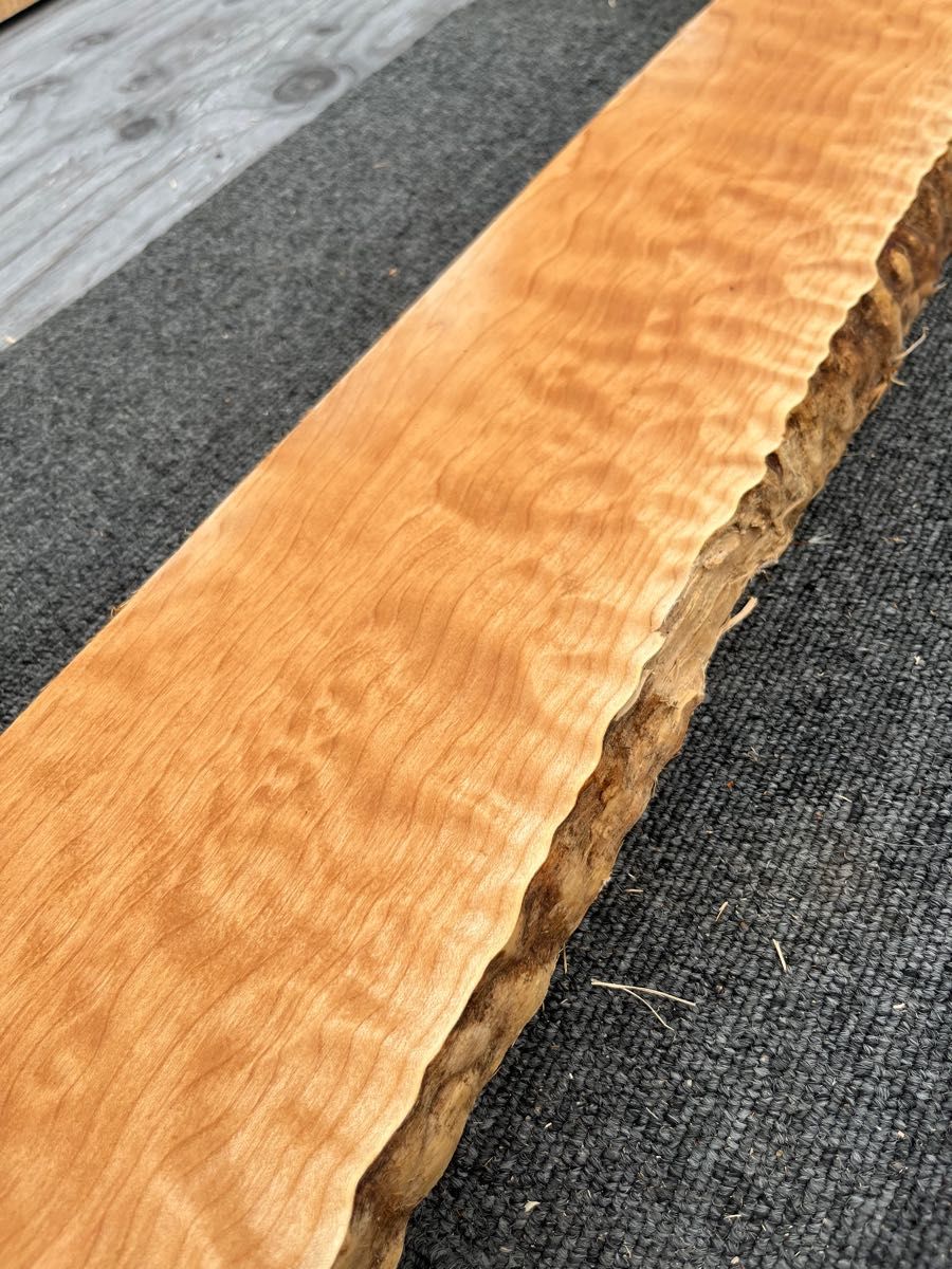 キルティッドメープル　耳付き　木材　棚板