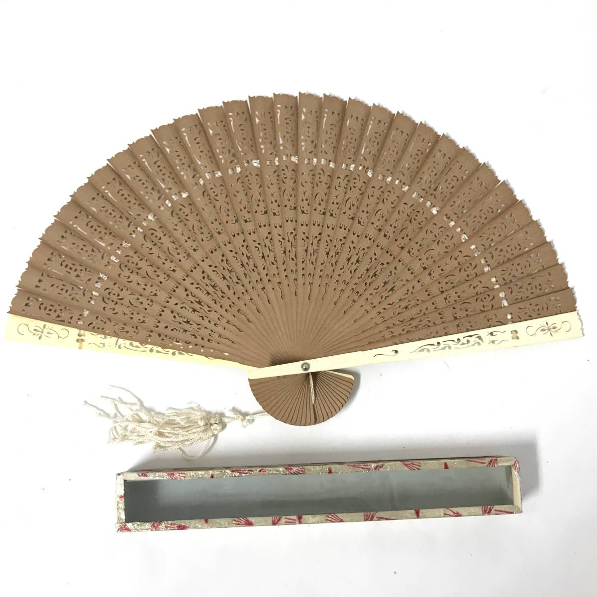 贈答品 中国伝統工芸品 香木透かし彫り扇子 rahathomedesign.com