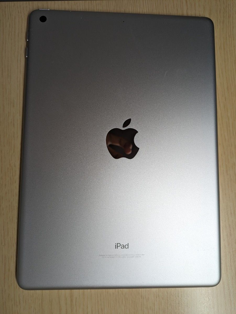 美品】iPad 第6世代 32GB シルバー Wi-Fi A1893 | alfasaac.com