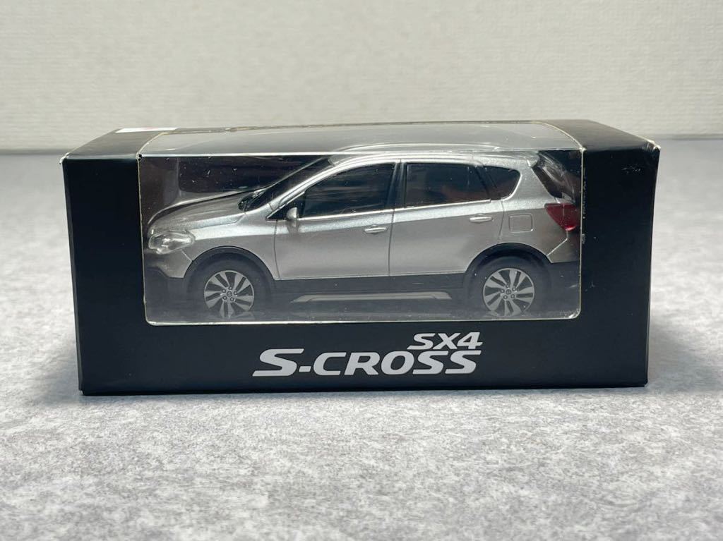 1/43　スズキ SX4 S-CROSS Sクロス　シルバー　ディーラー正規品　プルバックカー　ミニカー_画像1