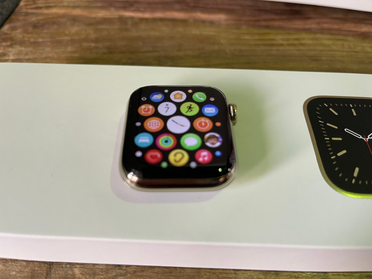 Apple Watch Series6 GPS + Cellularモデル 40mm ゴールドステンレス