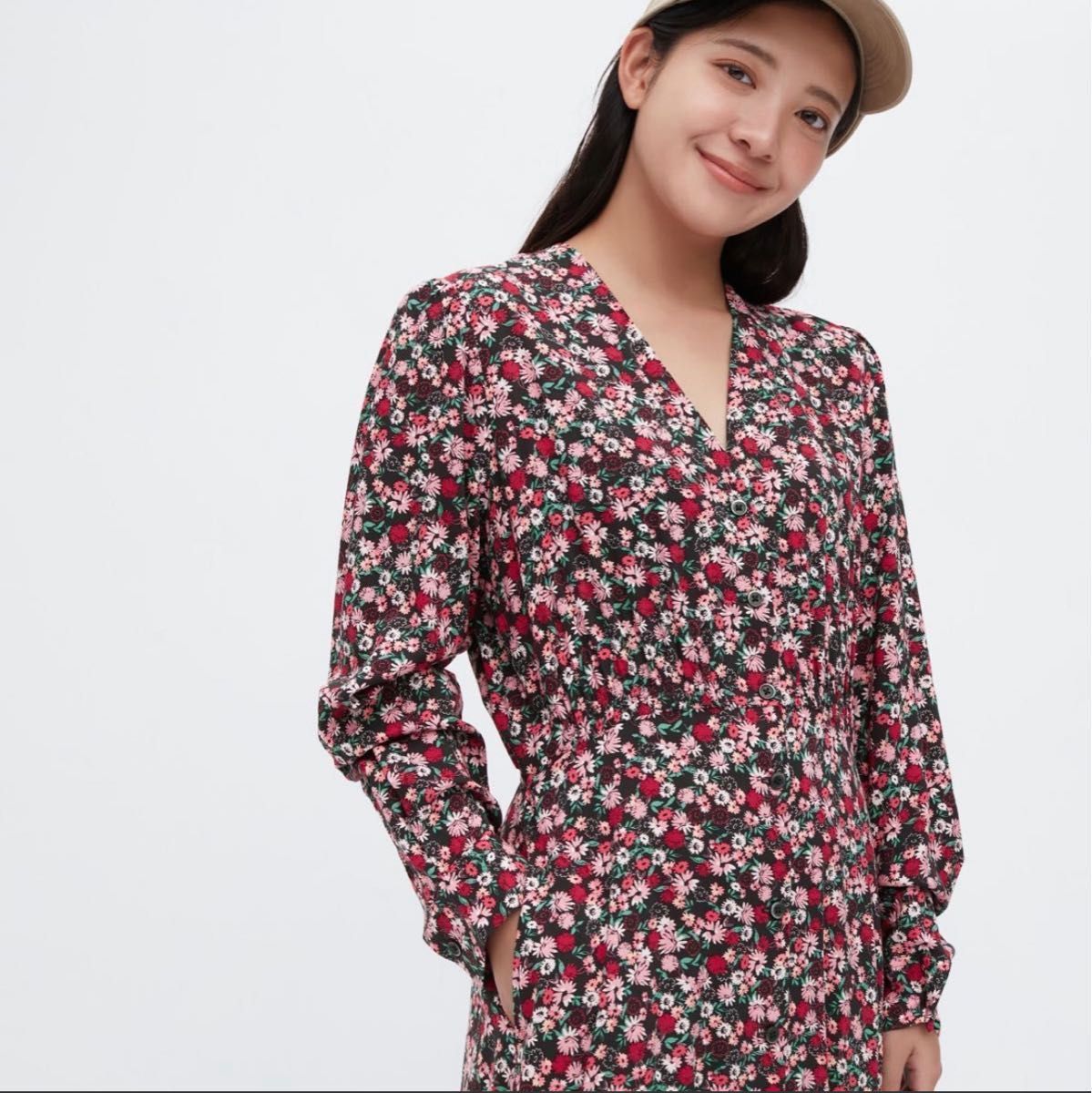 UNIQLOユニクロ 小花柄Vネックフレアワンピース 長袖 ロング丈 UNIQLOユニクロ 小花柄Vネックフレアワンピース 長袖 ロング丈