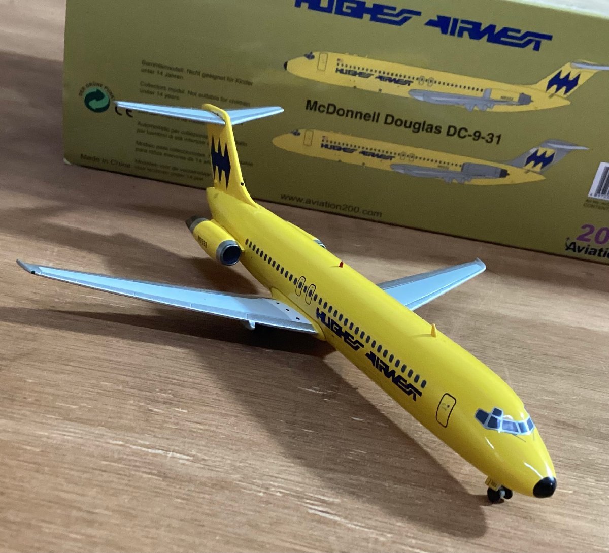 CC-9913■送料込■マグドネル ダグラス DC-9-31 ヒューズ エアウエスト 金属製 1/200 旅客機 模型 インテリア 置物 228g●未使用品/くGOら_画像1