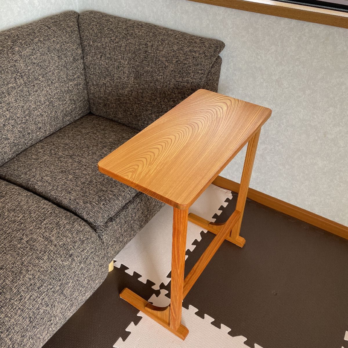 木製ソファーサイドテーブル　ベッドサイドテーブル　軽い