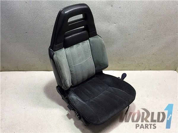希少】AE86 トレノ レビン 後期 GT-APEX 純正 フロントシート 希少】AE86 トレノ レビン 後期 GT-APEX 純正 フロントシート