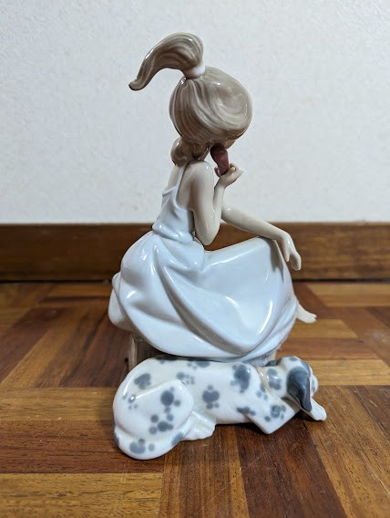 超人気高品質 リヤドロ 5466 修復跡あり 少女 犬 lladro 大事な電話