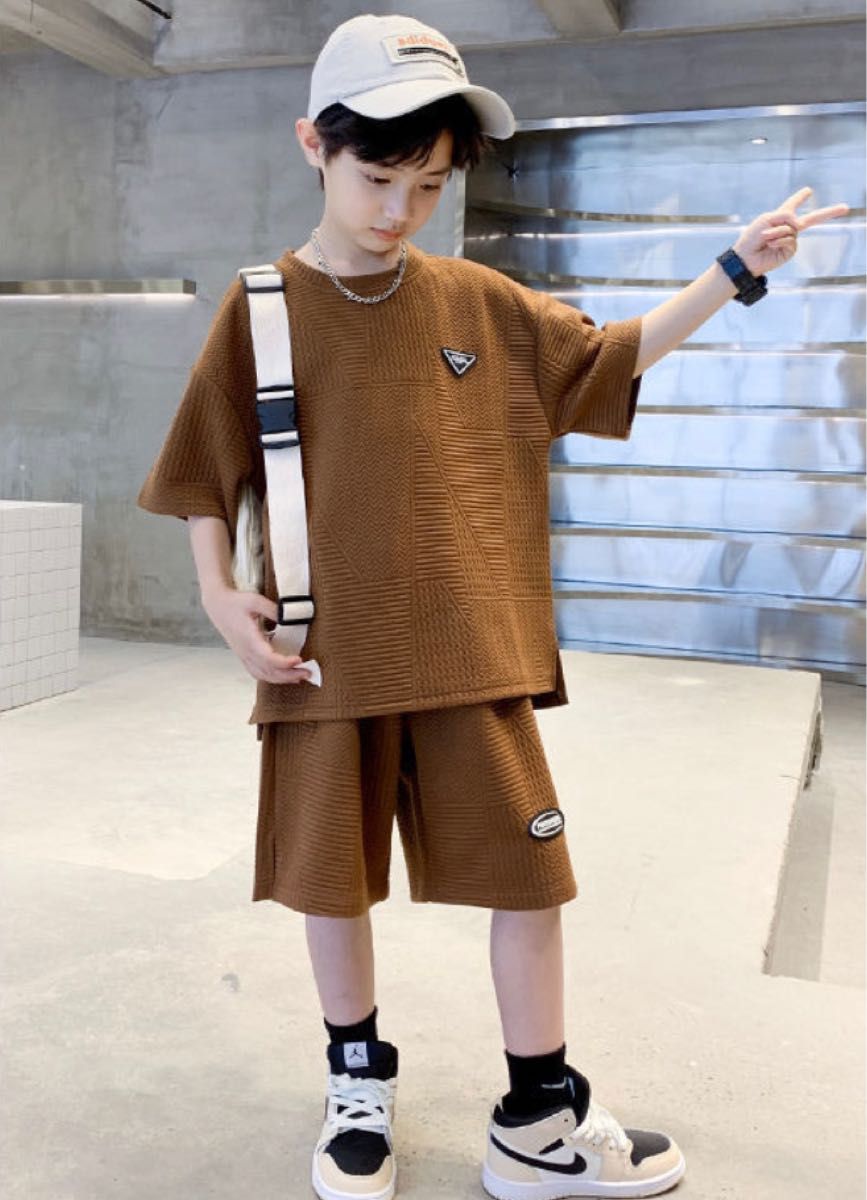 SALE！【ラスト3点】子供服110男の子　半袖Tシャツとハーフパンツのセットアップ　