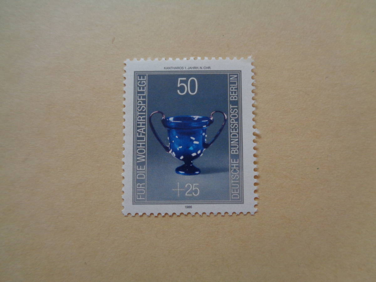 ドイツ（東ドイツ・ベルリン）切手　プレシャスグラス　カンタロス(1世紀)　　50+25_画像1