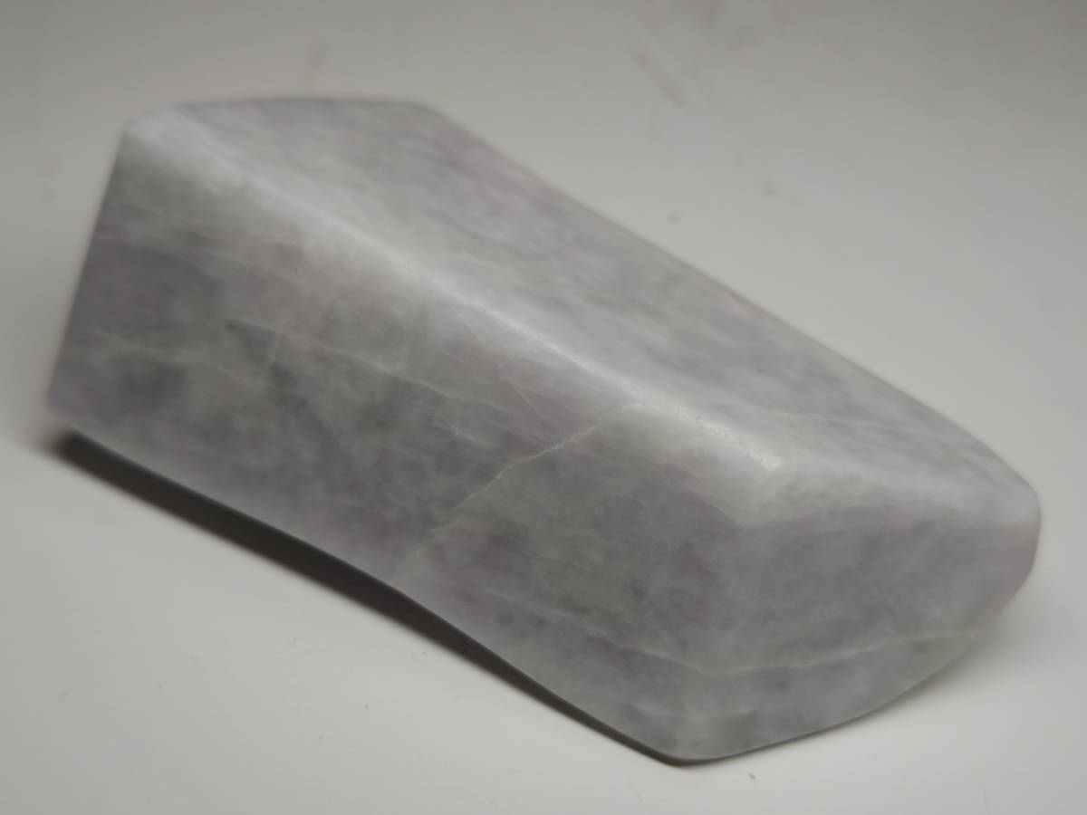 新作揃え 緑灰 384g 翡翠 ヒスイ 原石 鑑賞石 自然石 誕生石 鉱物 水石