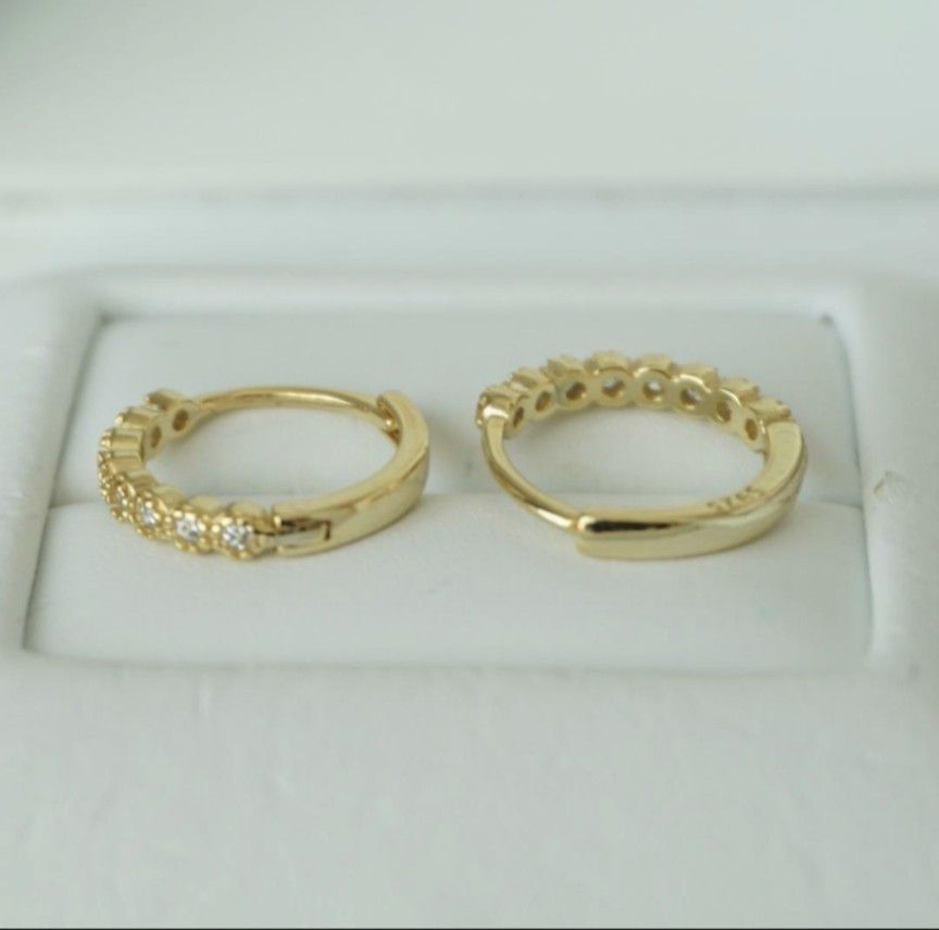 フープピアス パヴェ ダイヤ 8粒 ハーフエタニティ 18K ゴールド