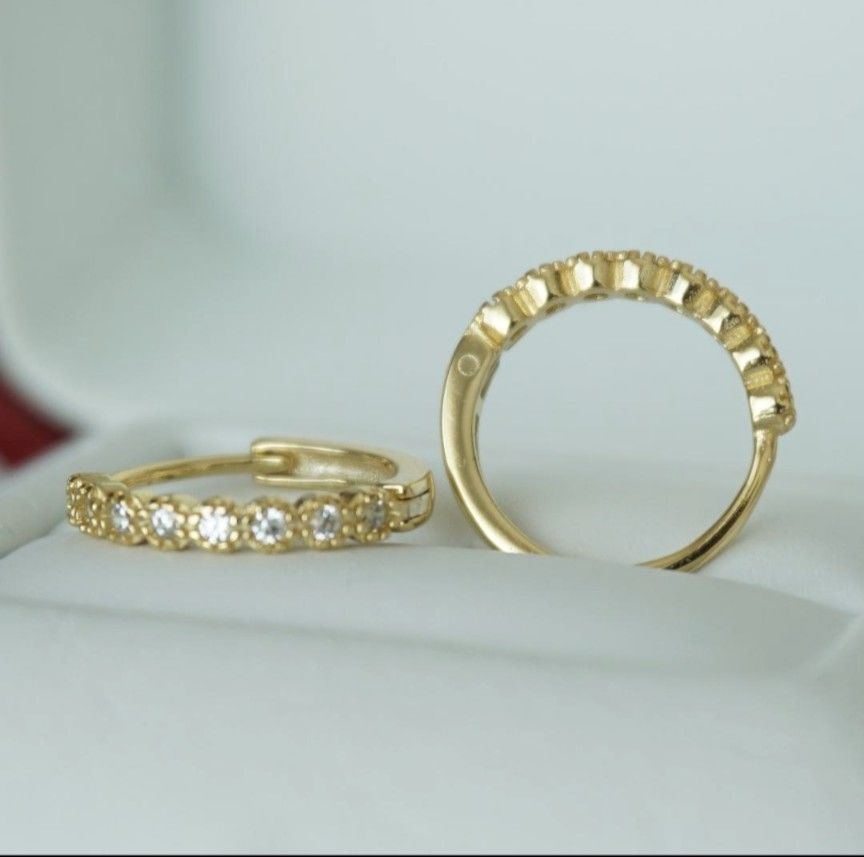 フープピアス パヴェ ダイヤ 8粒 ハーフエタニティ 18K ゴールド