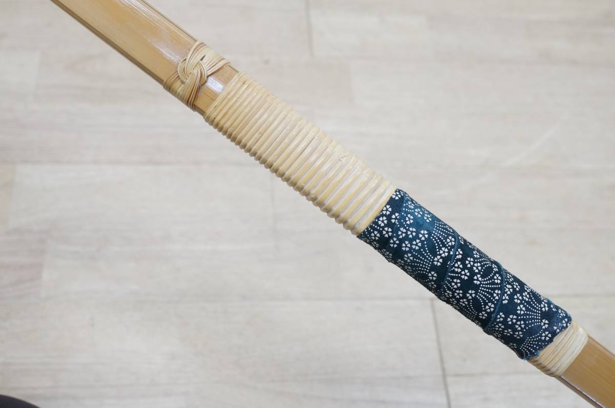 前ダ:【弓具】竹弓楠見蔵吉弓袋付き全長約217.5㎝ 約540g 和弓竹 前ダ:【弓具】竹弓楠見蔵吉弓袋付き全長約217.5㎝ 約540g 和弓竹