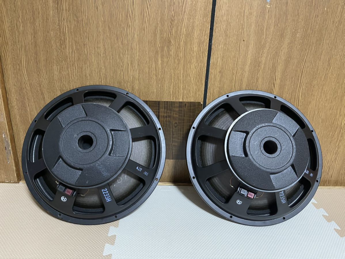 JBL 2235H スピーカーのユニットペア。動作良好。 JBL 2235H スピーカーのユニットペア。動作良好。